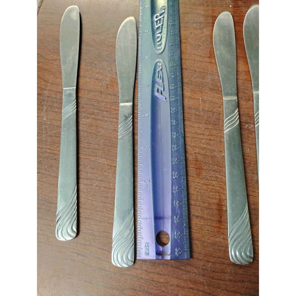 Stainless China Dinner Knives 6 swirl grooves on handle tips 8 1/8